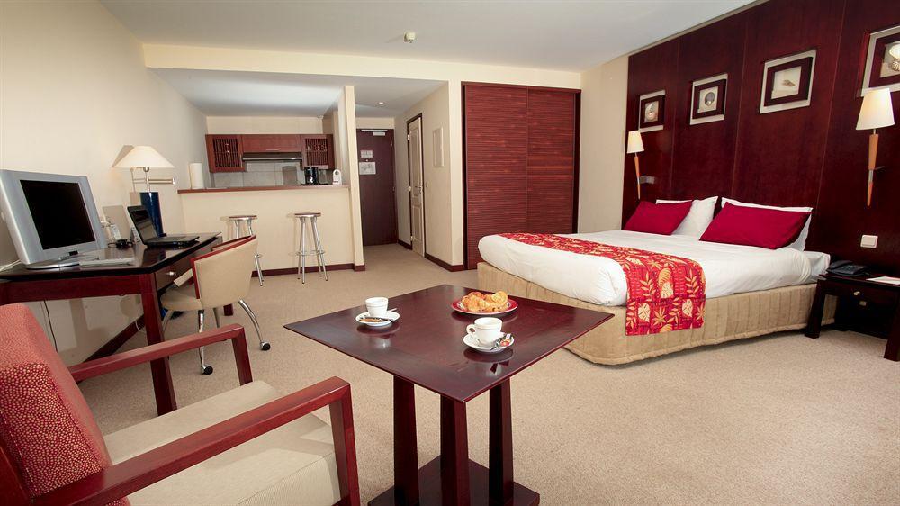 Ramada Hotel & Suites By Wyndham Noumea Oda fotoğraf